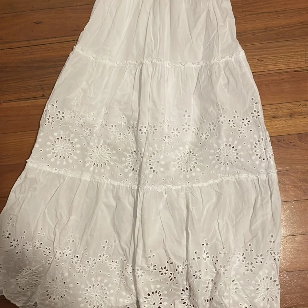 White, designed maxi dress - Picture 3 of 4